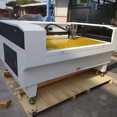 Nahtloses Unterwäsche-Kleidungs-Laser-Schneidemaschine-Produkt-Entwicklungs-Kleben