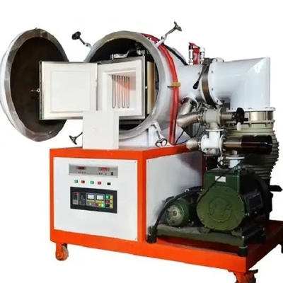 Ein Vakuumofen benutzt in einer Fabrik für Sinternmetallteile an der hohen Temperatur