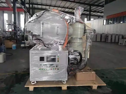 Ein Vakuumofen benutzt in einer Fabrik für Sinternmetallteile an der hohen Temperatur