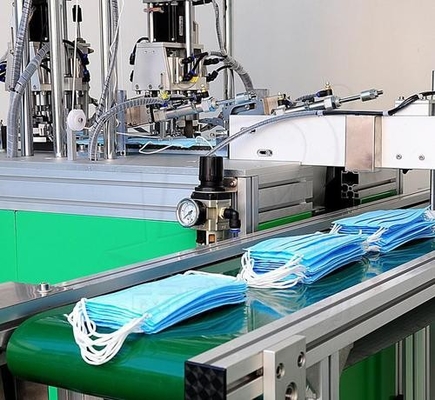 Fertigungsstraße der Wegwerfdrei-schicht-Masken-Produktionsmaschine